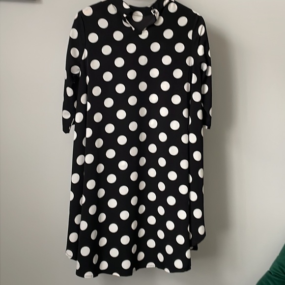 LUNA polka dot high-low flowing back blouse with 3/4 length sleeves - Picture 2 of 6